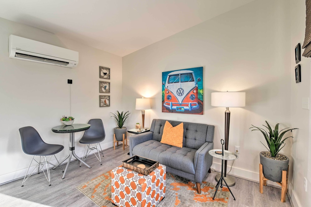 Mid-century Modern Beach Cottage With Fire Pit!