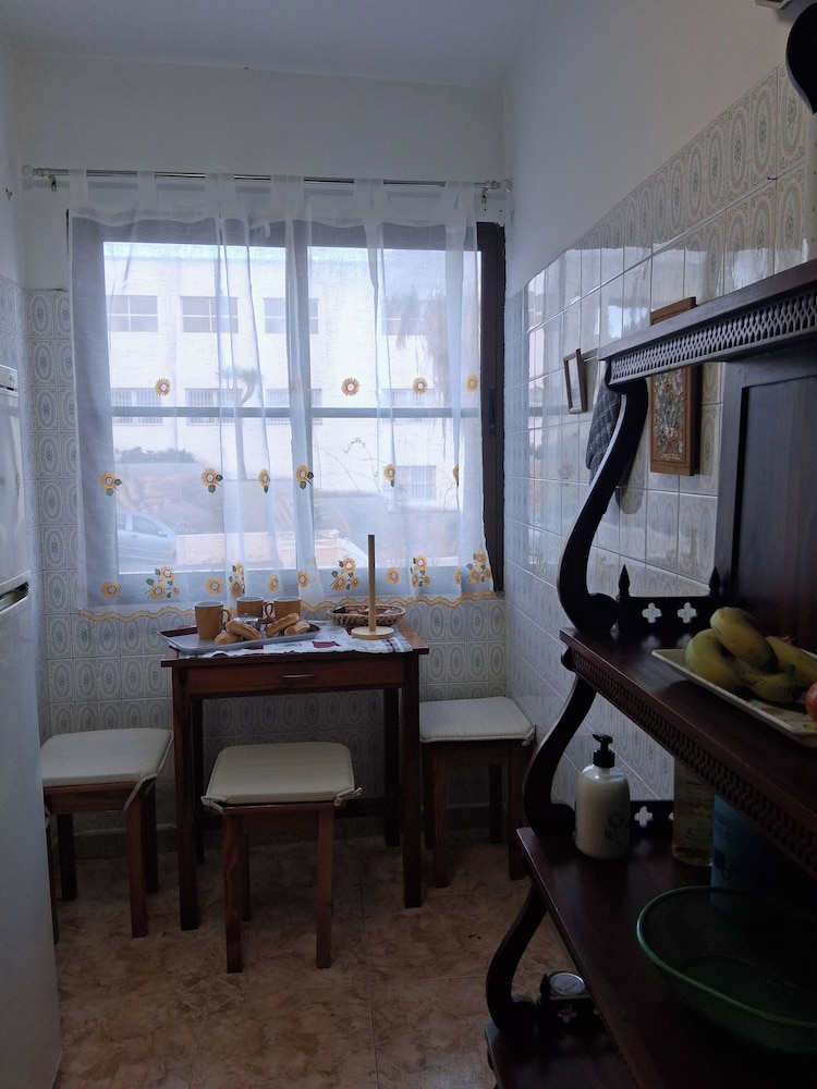 2 Bed Island Retreat-sleeps 4-5 Min Walk To Beach