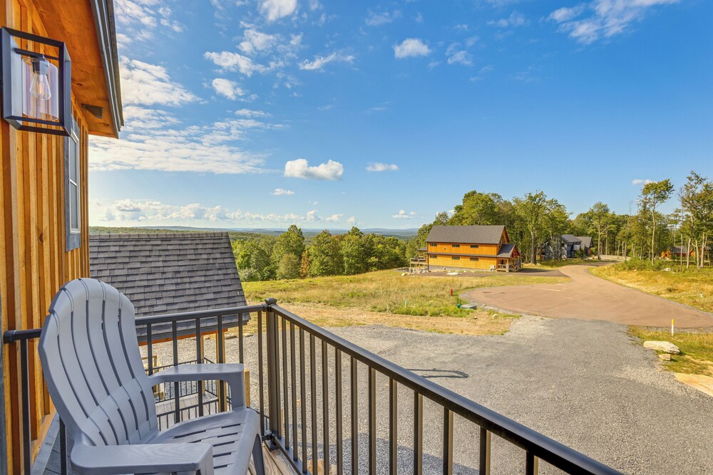 Mtn Cabin w/ Hot Tub + Game Room in Mchenry