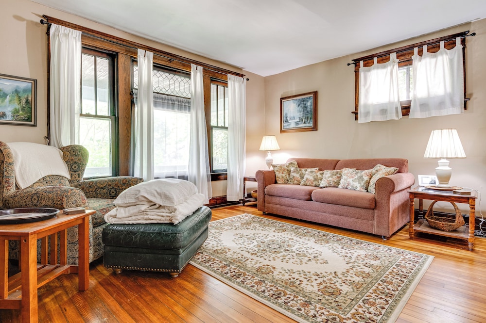 3 Mi to Dtwn Indy: 20th-century Apt w/ Fenced Yard