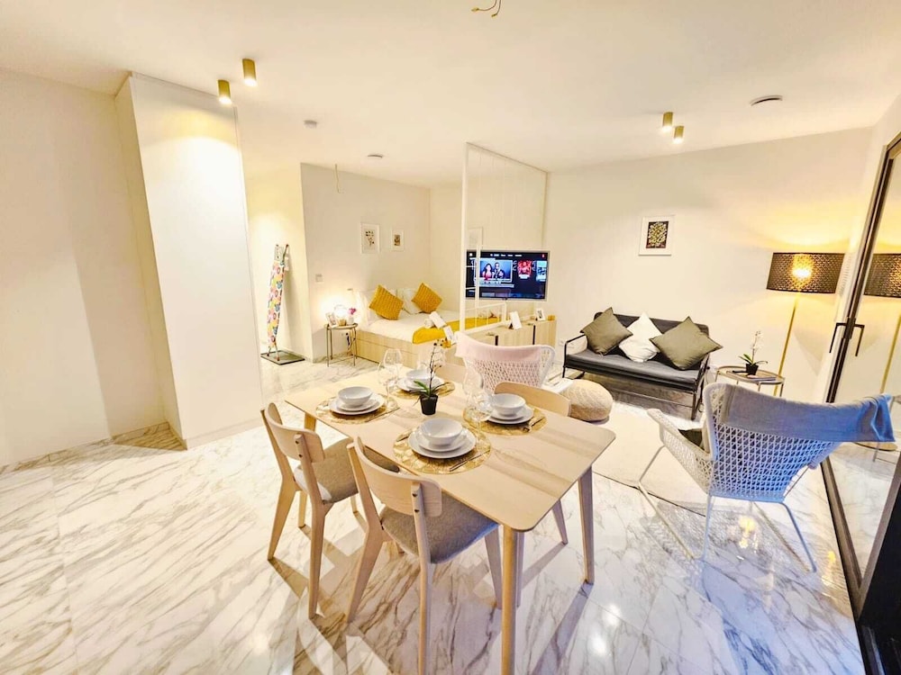 Cosy Terrace Studio close to city center