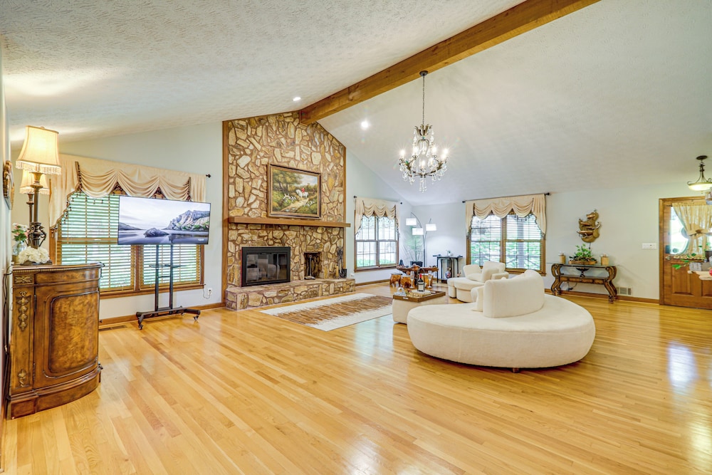Stylish Country Living: Serene Suwanee Retreat!