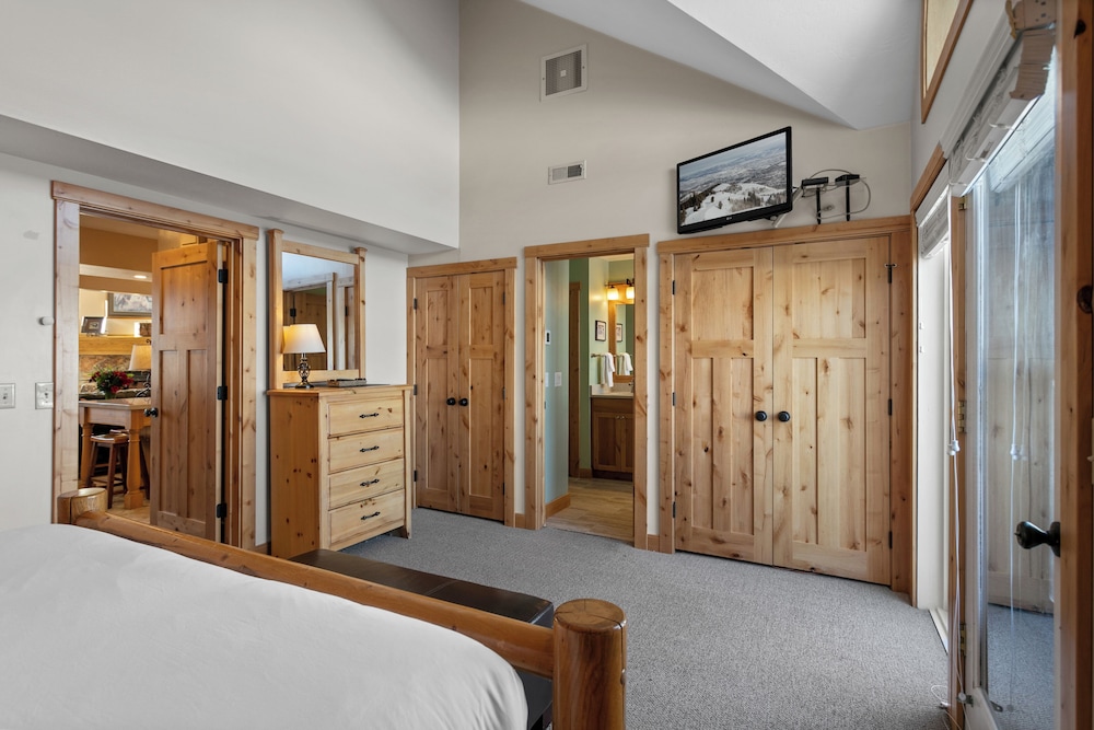 Queen Esther at Deer Valley Resort - Four Bedroom Condo with Hot Tub #2447 4 Condo