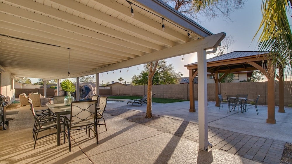 Relaxing 4 Bdrm Retreat in the Heart of Scottsdale