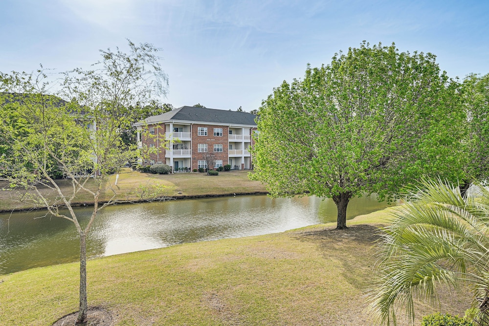 6 Mi to Myrtle Beach Hot Spots: Cozy Condo!