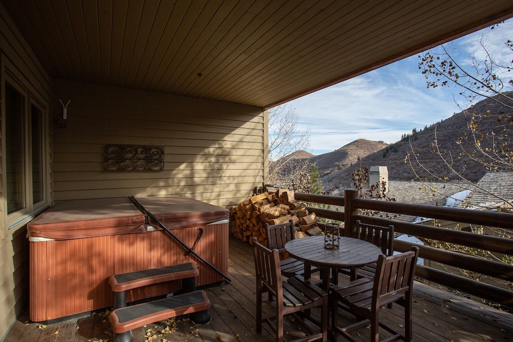 Trail's End Lodge at Deer Valley Resort - Two Bedroom Residence with Spa #405 2 Condo