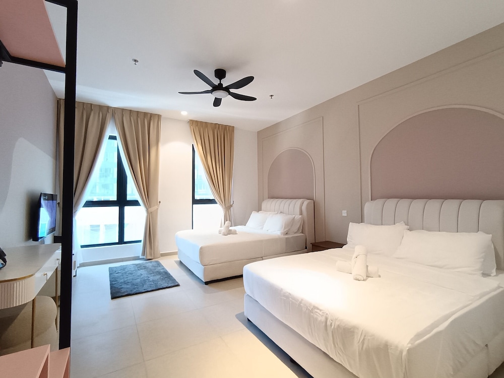 The Paxtonz by Manhattan Group