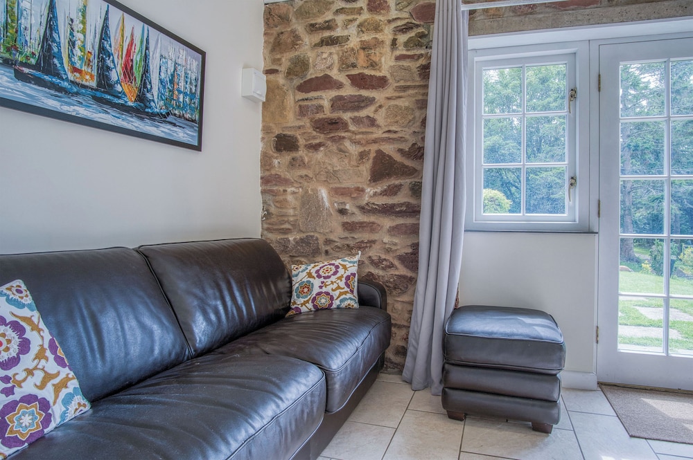 Gofan - 1 Bedroom Studio - St Ishmael's