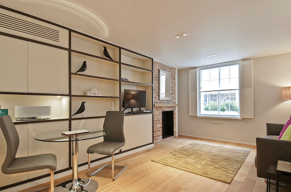 Superior St Christophers Place