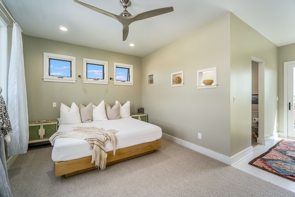 Spectacular Home in Peaceful Area Vineyard Views view 3