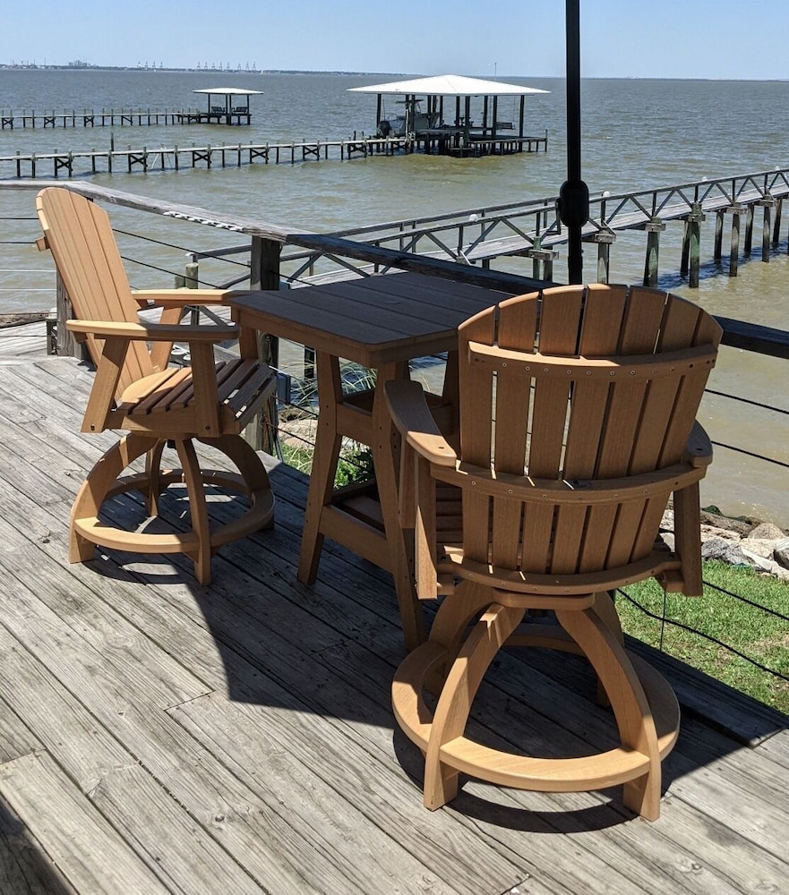 Come Friday Cottages on the Bay