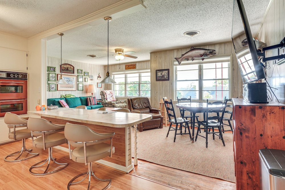 Walk to Marina: Family Home w/ Yard in Kingston