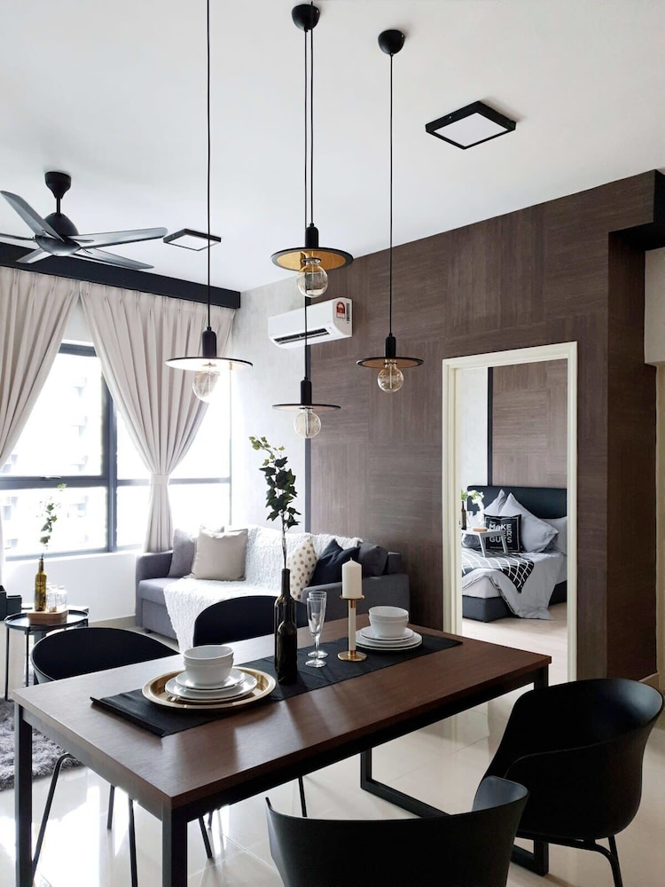 Cozy & Stylish 2BR Apt at Arte Plus, Free Parking