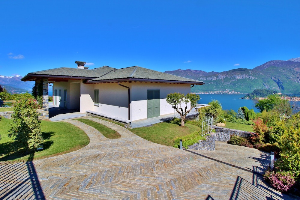 Villa Meraviglia view 4