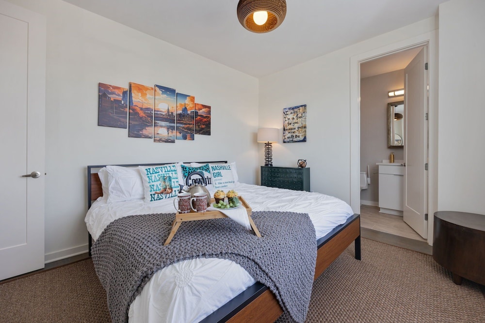 Nashville Notes - Sleeps 8 - Mins to Broadway!