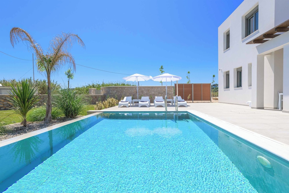 Villa Panaxia Akte