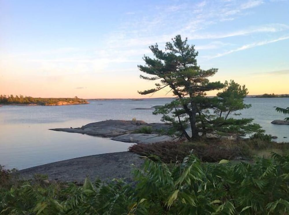 Gwanatchewan Cottage - Private Island
