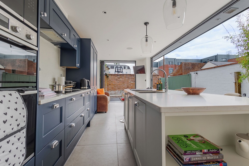 Stylish 5BD Townhouse in Leamington Spa