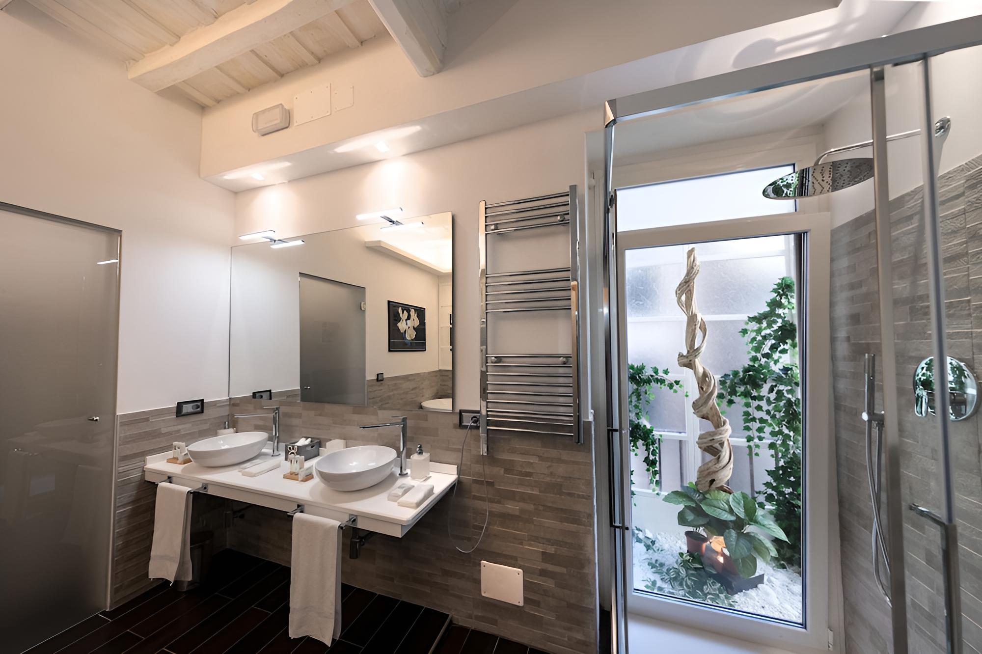 Barcaccia Luxury Suites