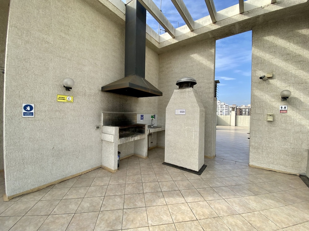 Urban Yard Bus Terminal Home Office Pool Wifi