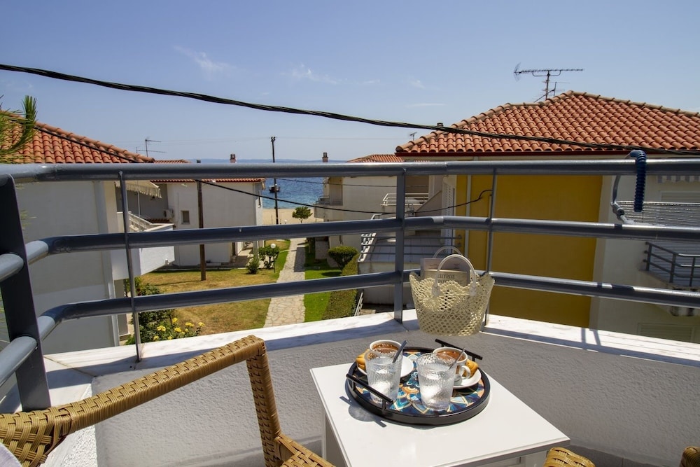 Endless Blue Apartment by Rentals Pro