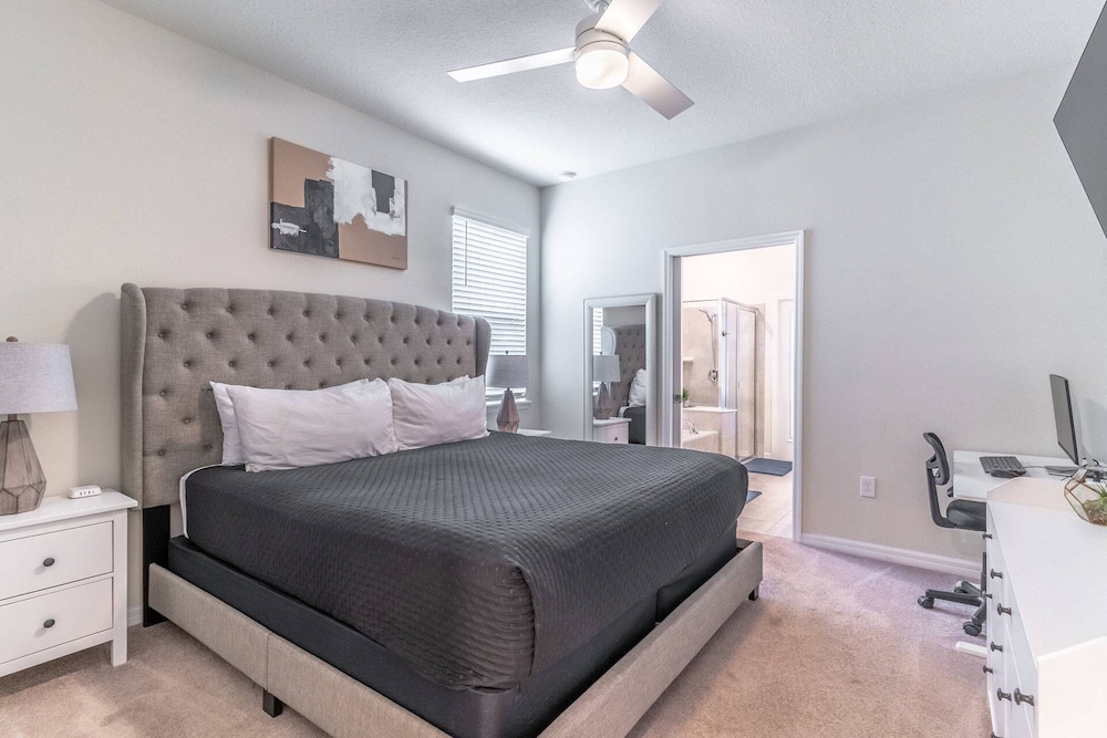3285 Windsor Island
