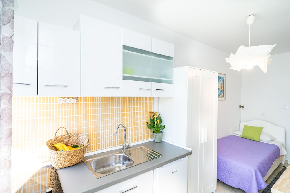 Jele Rooms