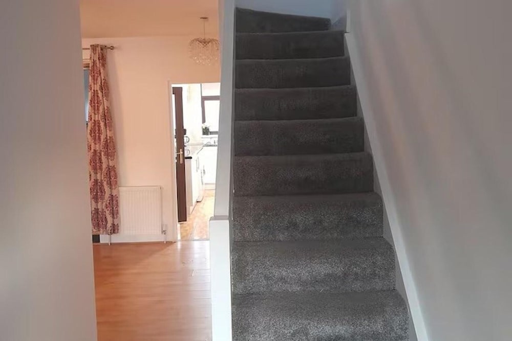 Family- Near Lcy Airport- Sleeps 6- Parking- Wi-fi