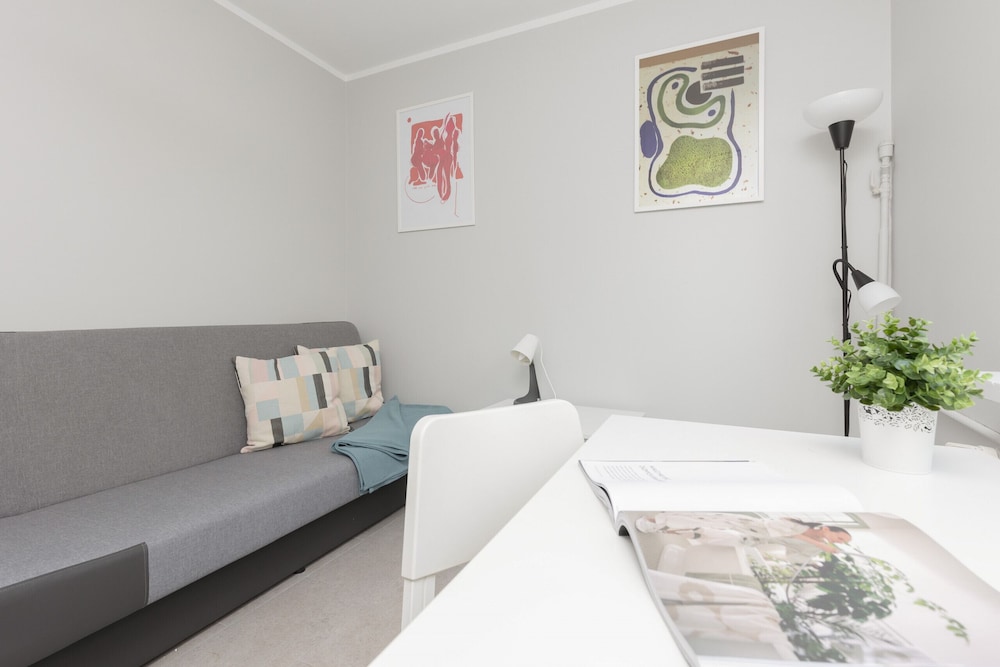 Warsaw Batuty Apartment by Renters view 2