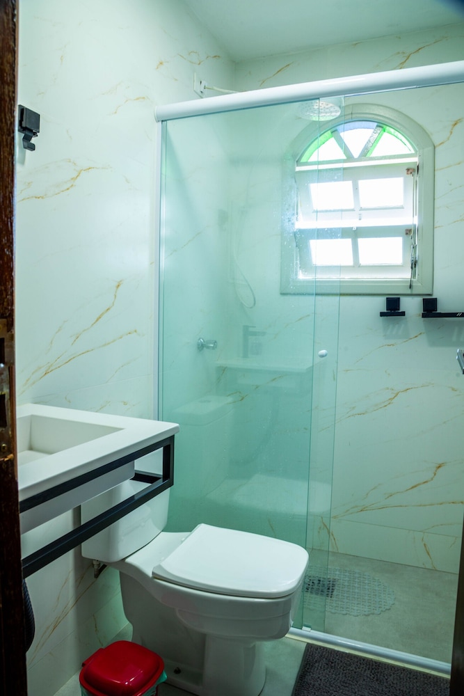 Casa com Lareira Wi-fi e Varanda com Vista