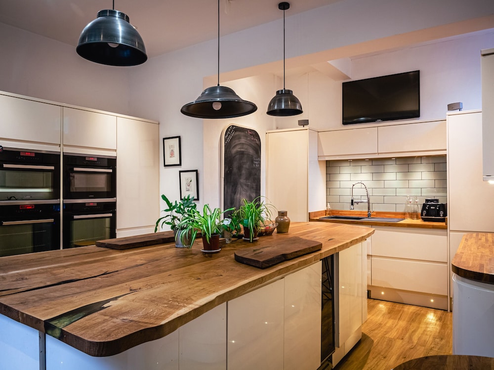 Lonsdale Villa Retreat