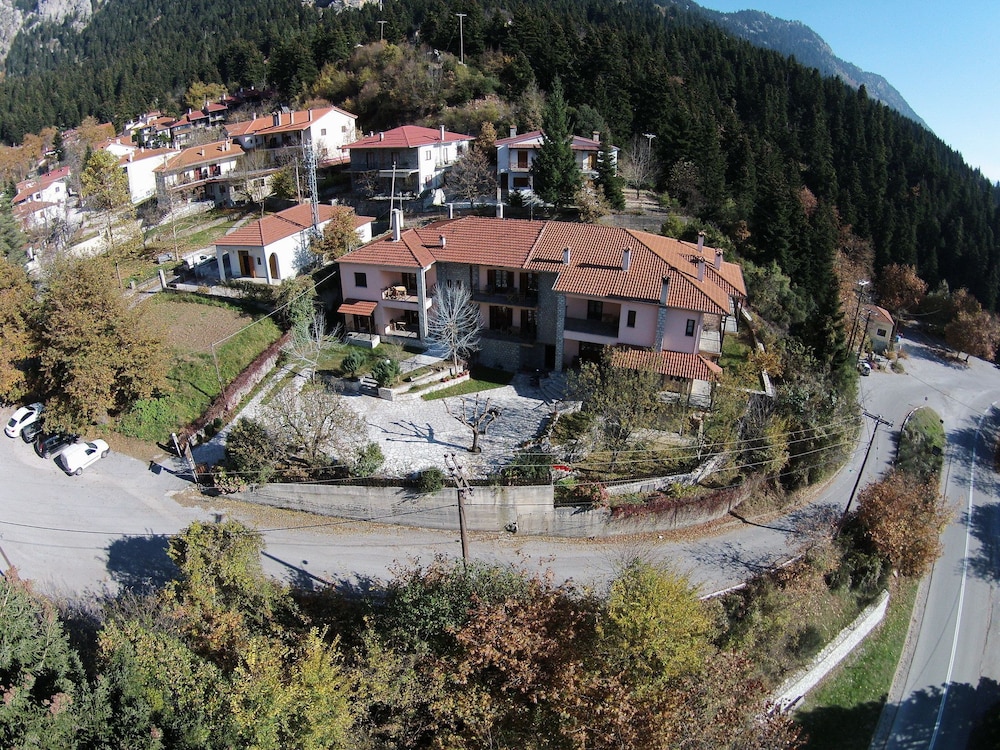Kroupi Hotel