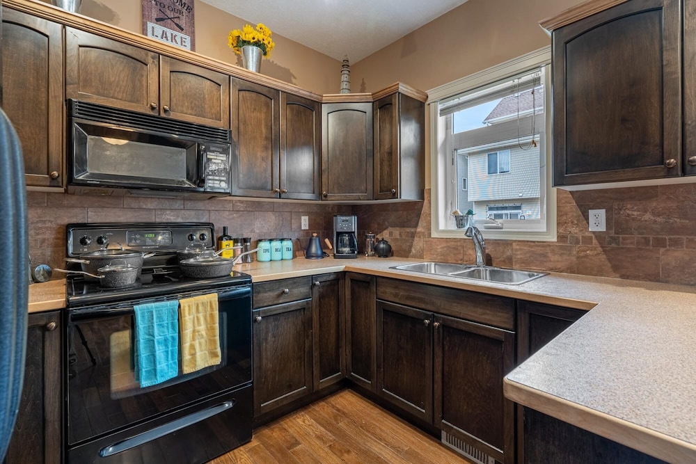 Prairie Oasis No Service Fees BBQ Patio TV