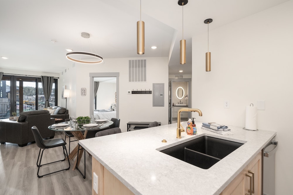 Ski Idlewild 1 Bedroom Condo by RedAwning view 5
