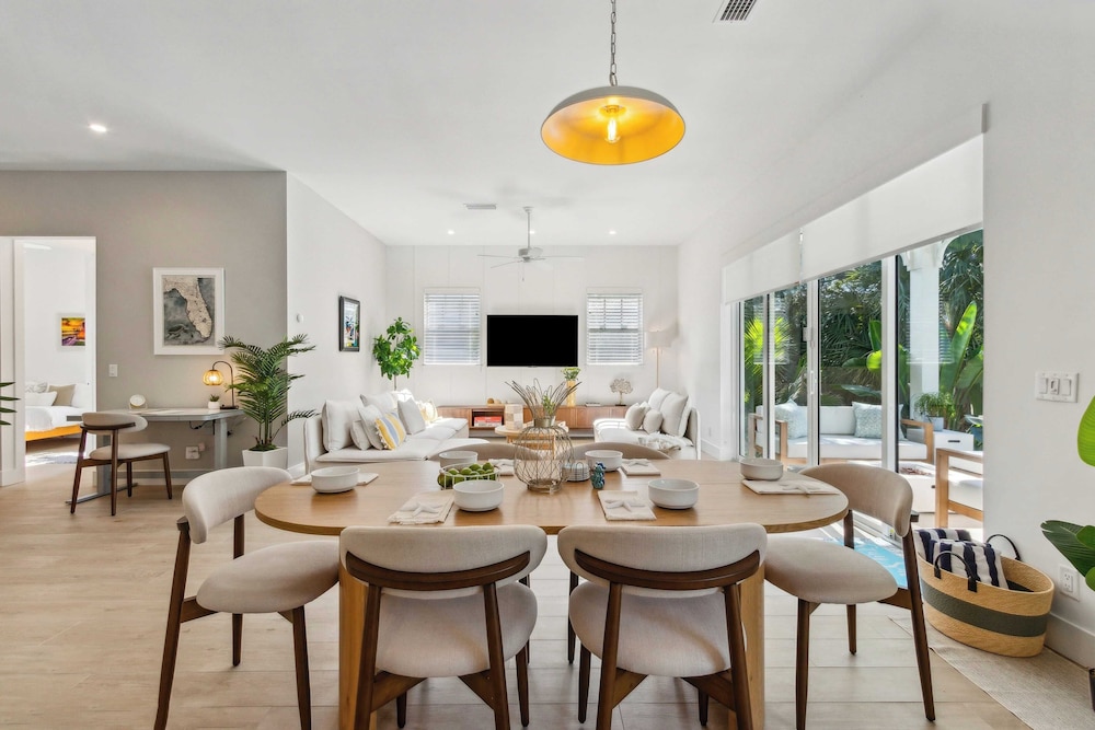 Serenity at Surfside by Avantstay Pool, Porches, Fire Pit & Arcade Near Vilano Beach