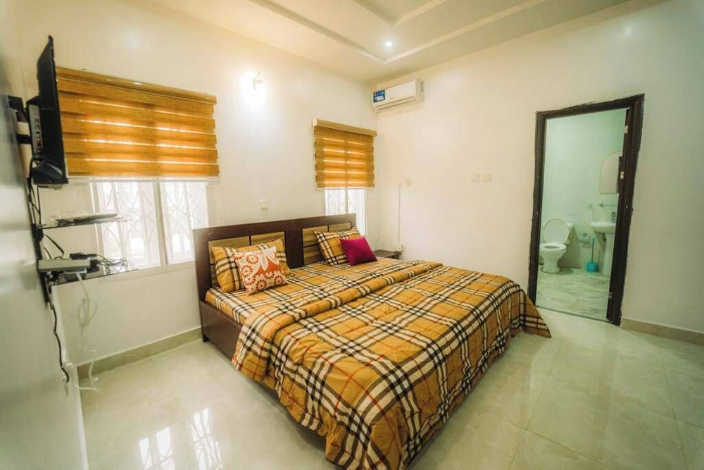 ROSSY'S APARTMENTS
