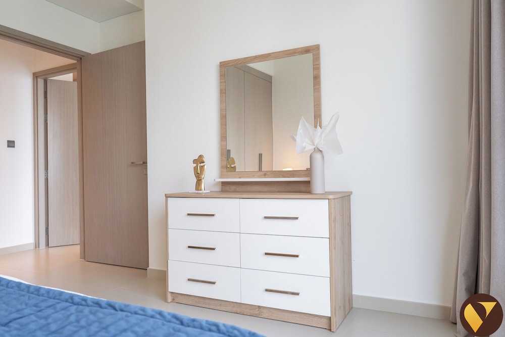 Luxury 2BR in ACT 1 Near Dubai Mall