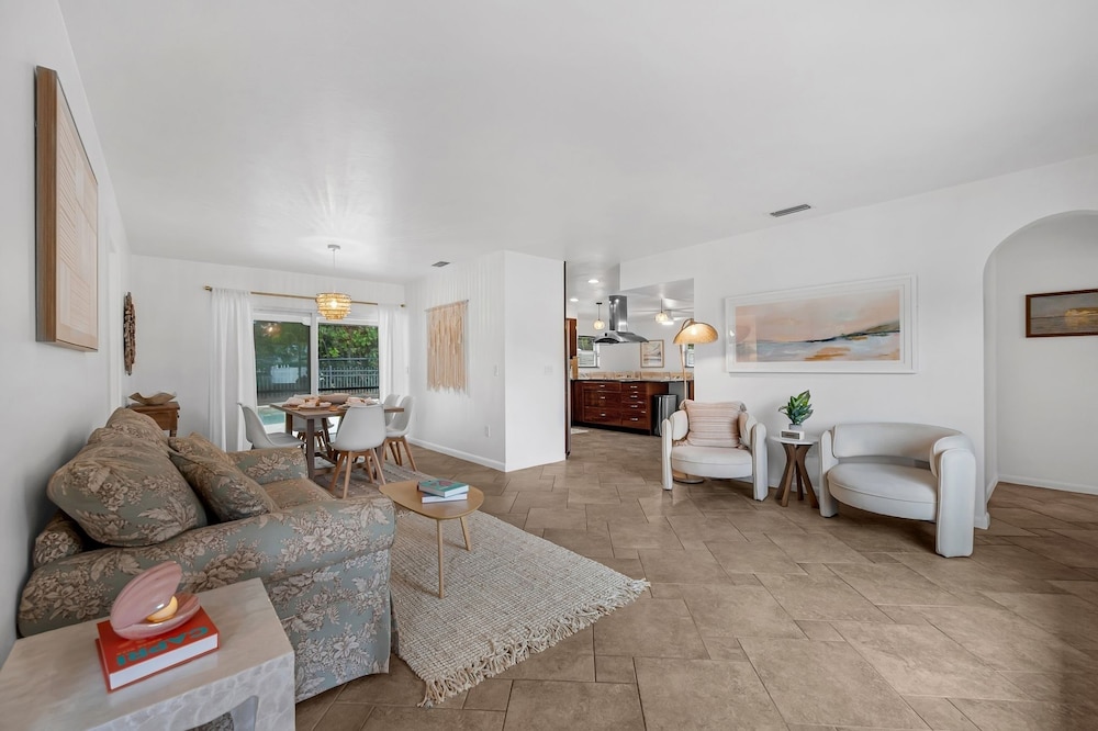 Naples Henrie Hideaway - Private Pool, Pet Friendly 12 Mins From Beach & Downtown 3 Bedroom Home