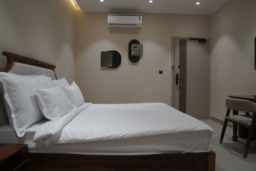KMR Hotels & Resorts