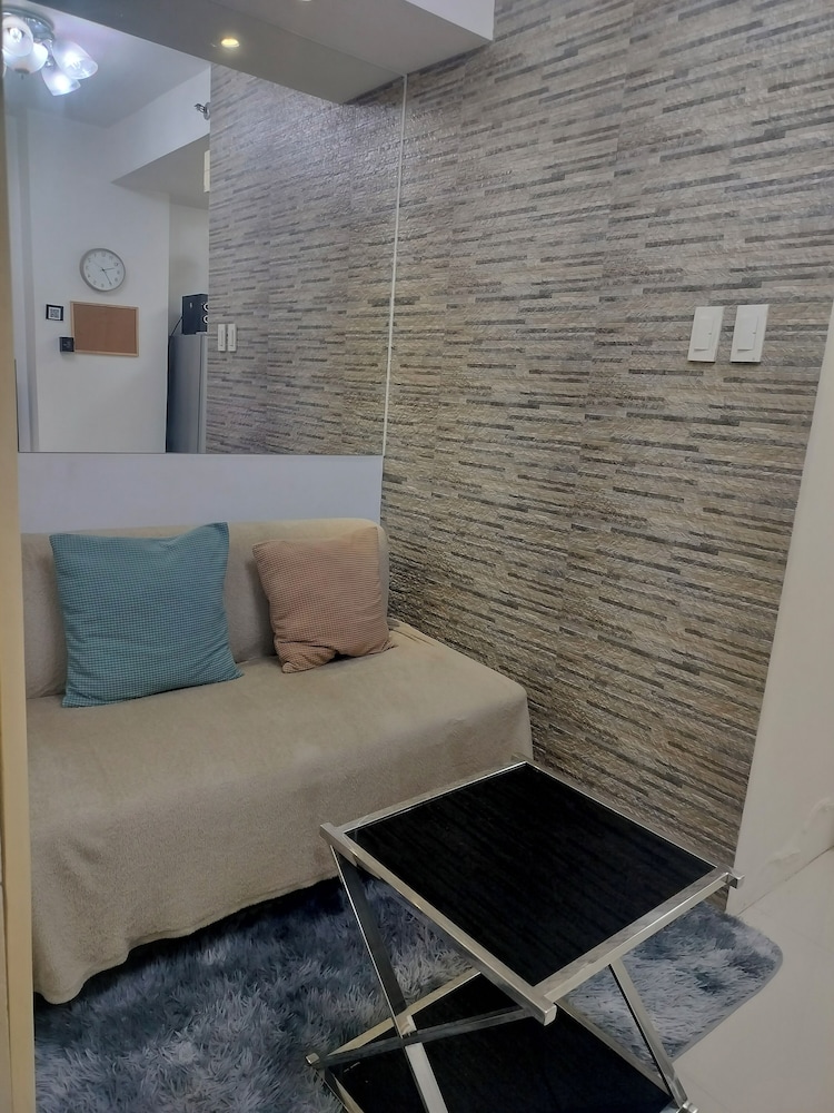 Cozy Quezon City Condo With Private Pool & Elevator Access