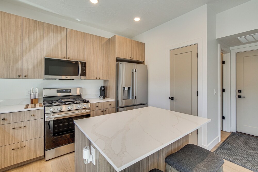 Built in 2025: Parowan Escape w/ Views!