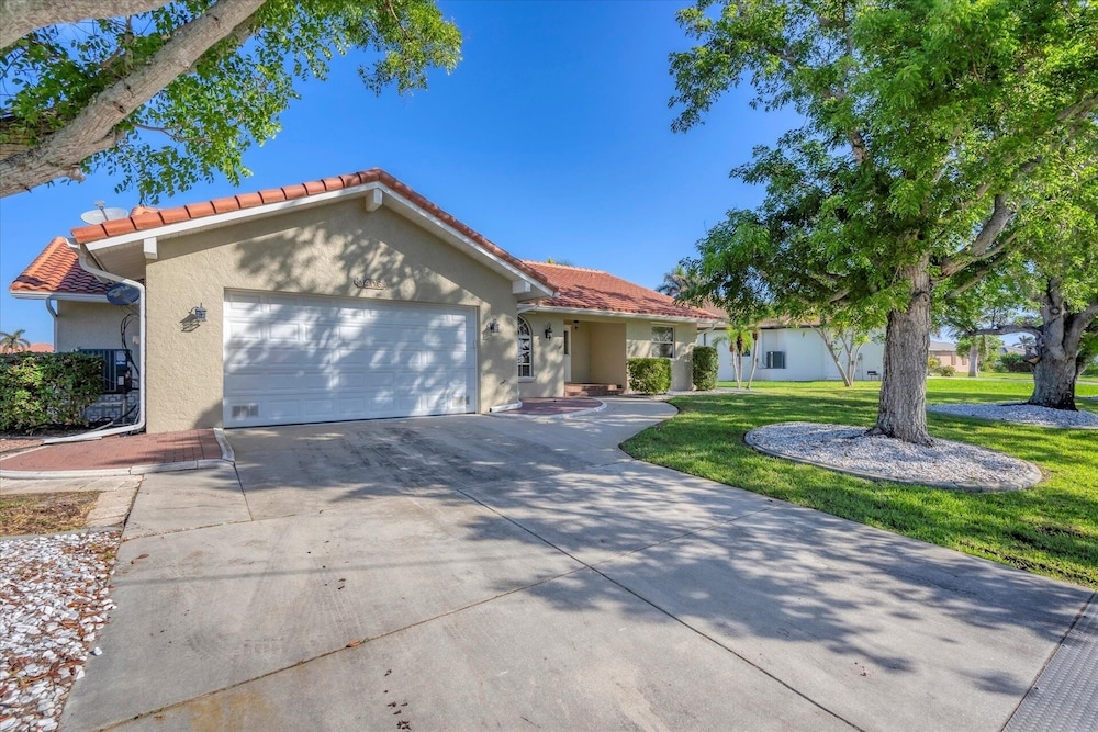 Punta Gorda 3-Bedroom Canalfront Pool Home with Dock 3 Home