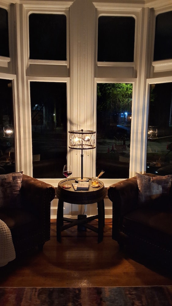 Bourbon Barrel Inn Bed & Breakfast