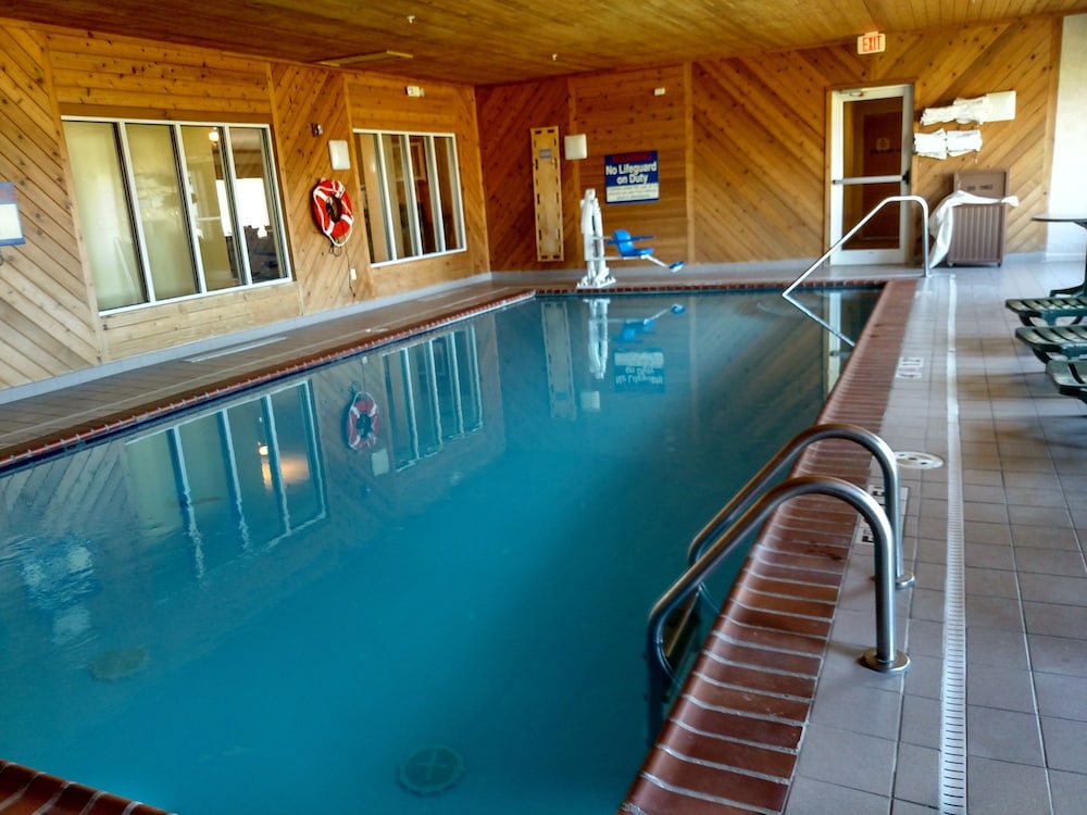 Holiday Inn Express Toledo West - Napoleon by IHG view 4