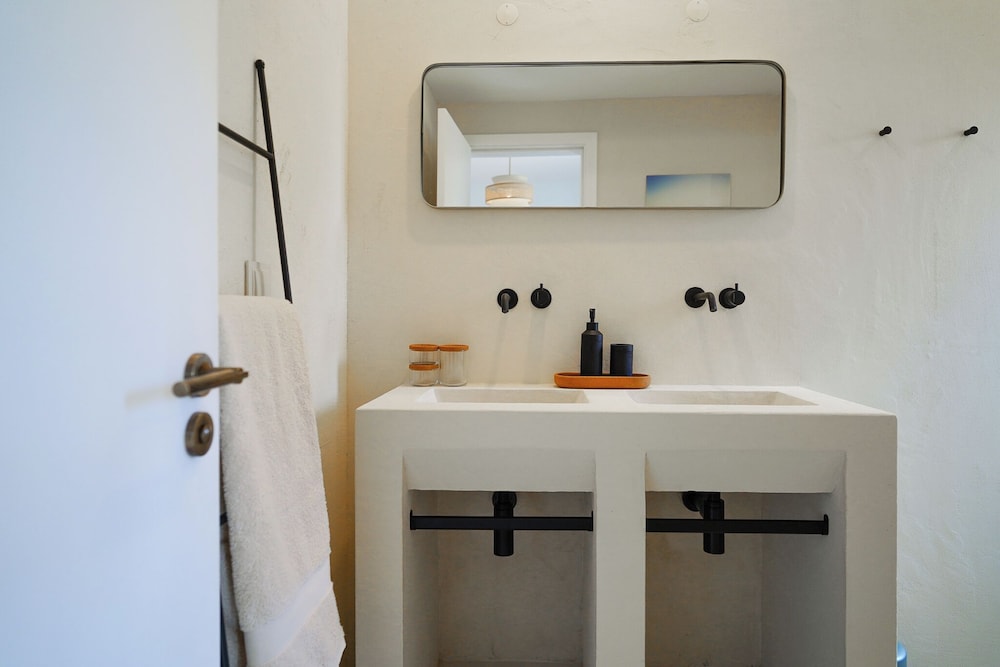 Birds of Paradise - Boutique surf lodge