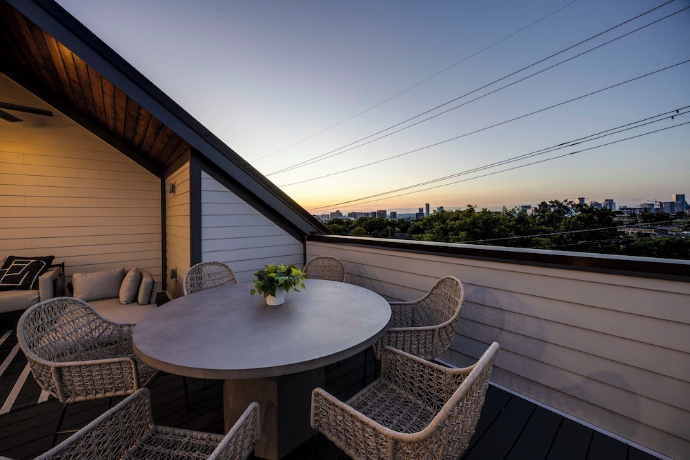 Elevate - Modern Luxury - Stunning City Views