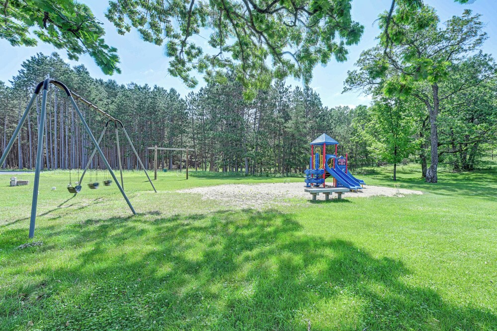 < 5 Mi to 5 Golf Courses: Home in Lake Arrowhead