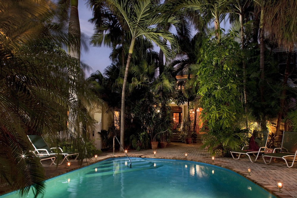 Tropical Inn