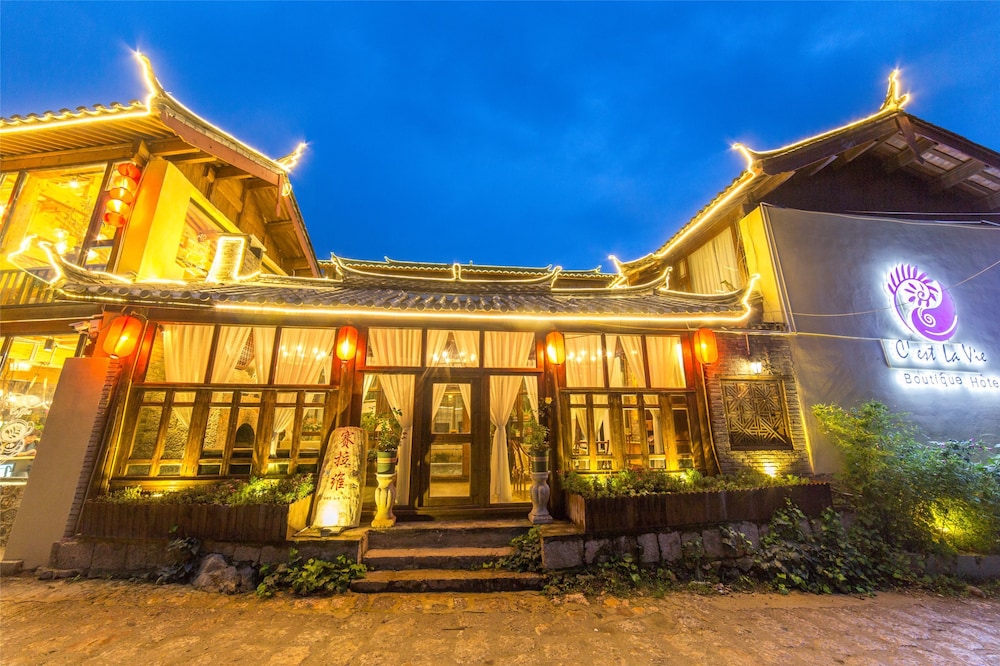 C'est La Vie Boutique Inn