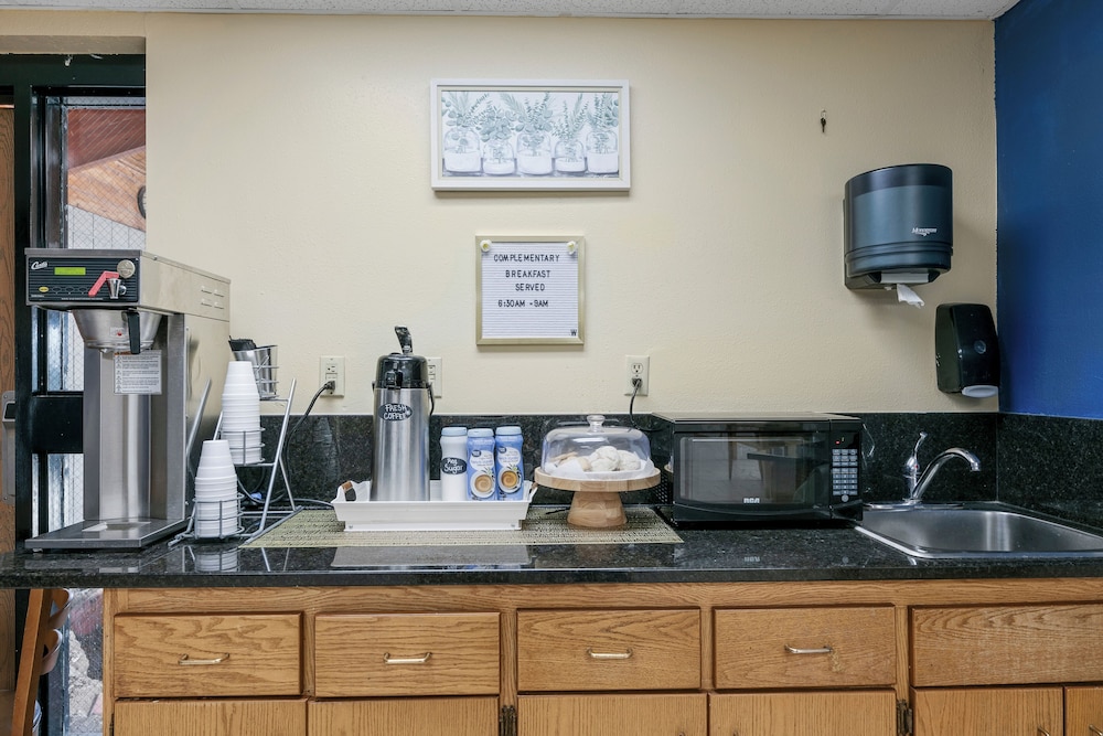 Relax Inn - Property Image 11